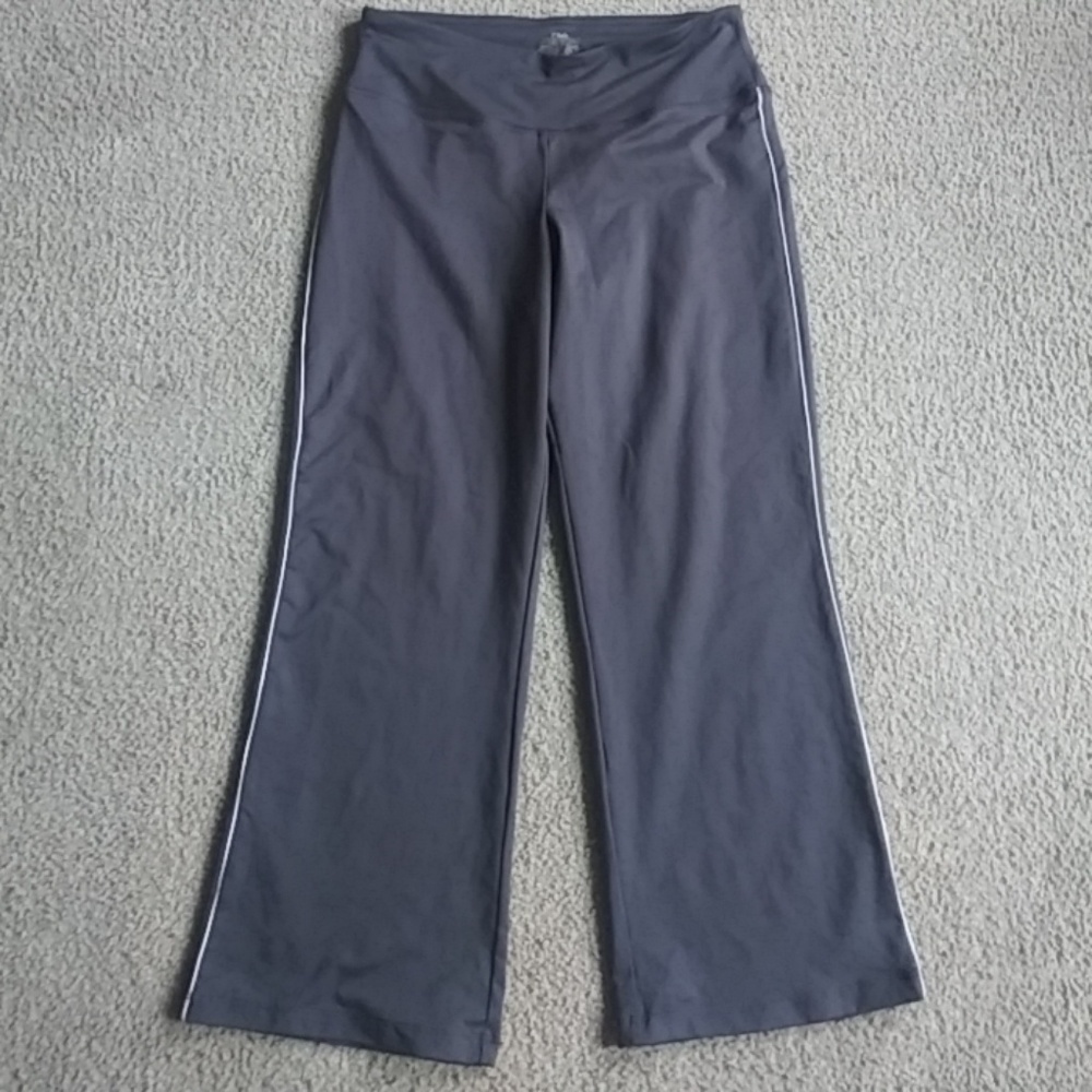 Fila Women Capri Yoga Pants Size M Gray